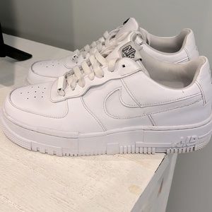 Nike Air Force 1 Pixel
